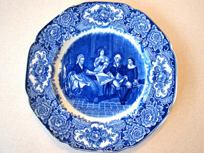 Two George WASHINGTON Bicentenary Memorial dinner plates dated 1932 made by Crown Ducal of England — image 4